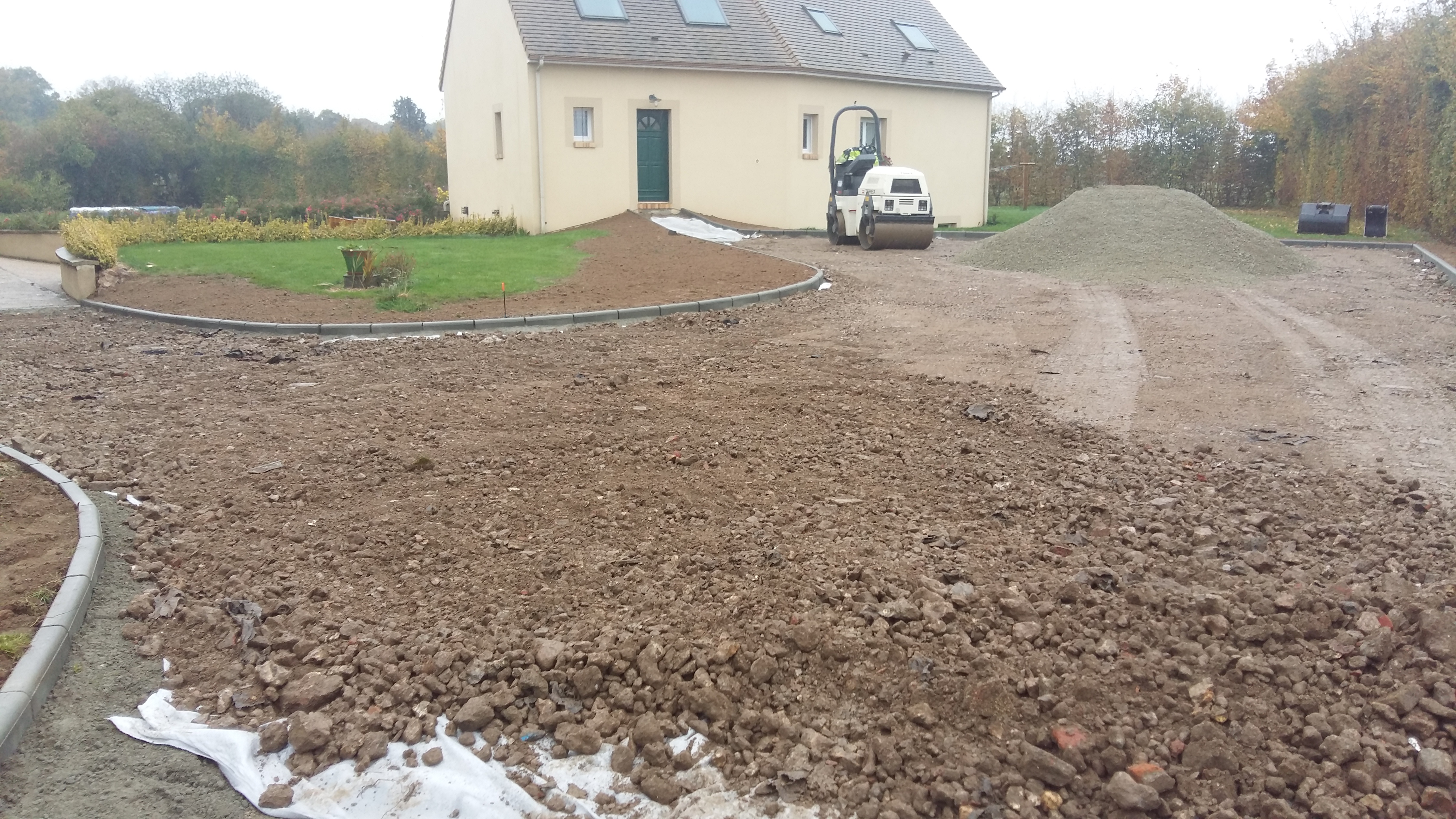 Chemin d'accès en cours d'aménagement